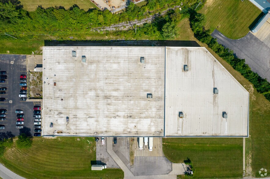 More Photos Of 3915 Zane Trace Dr, Columbus Warehouse For Lease