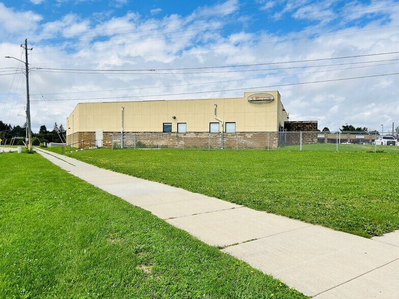 More Photos Of 2440 Clare Ln Ne, Rochester Flex For Sale