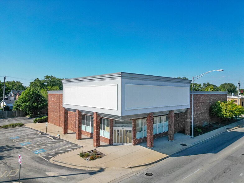 More Photos Of 8911 Ogden Ave, Brookfield Drugstore For Lease