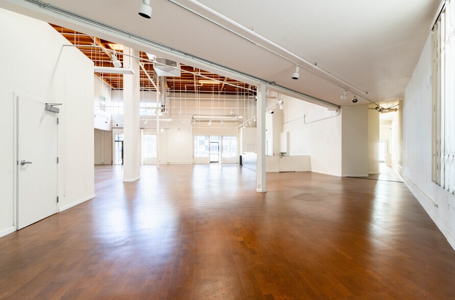 More Photos Of 590 10th St, San Francisco Showroom For Lease