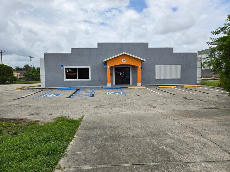 More Photos Of 3696 Dr Martin Luther King Jr Blvd, Fort Myers Freestanding For Lease