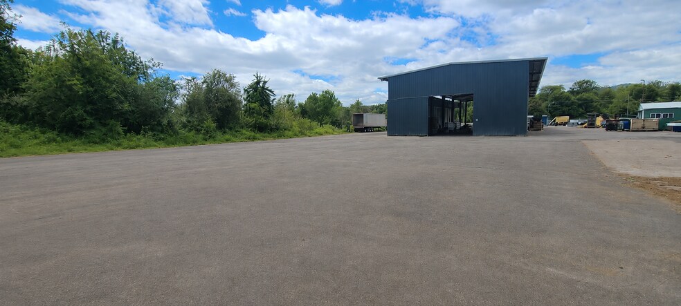 More Photos Of 4515 NE Elliott Cir, Corvallis Lumberyard For Lease