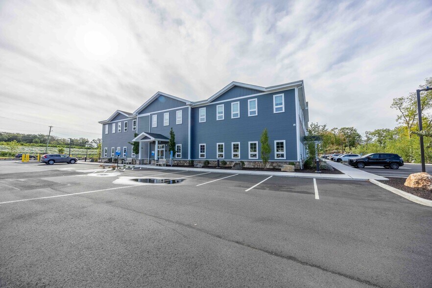 More Photos Of 28 Branford Rd, North Branford Medical For Sale