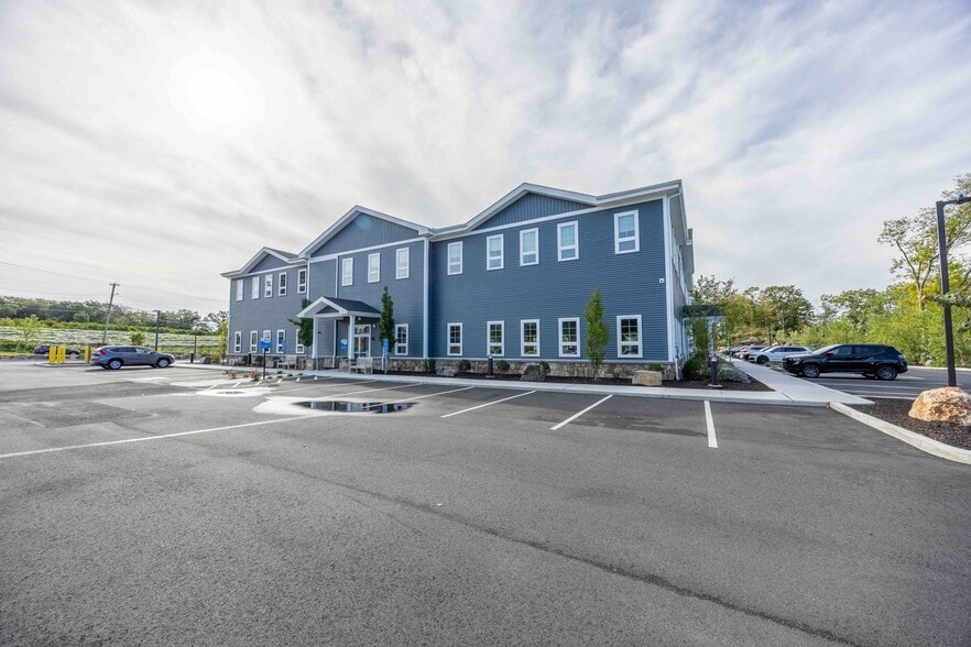 More Photos Of 28 Branford Rd, North Branford Medical For Sale