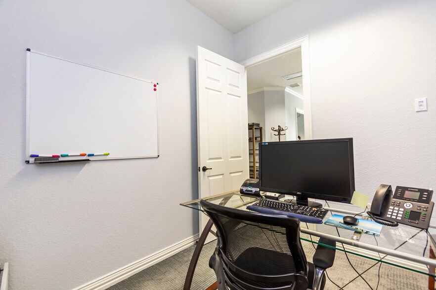 More Photos Of 7633 Bellaire Dr S, Fort Worth Medical For Sale