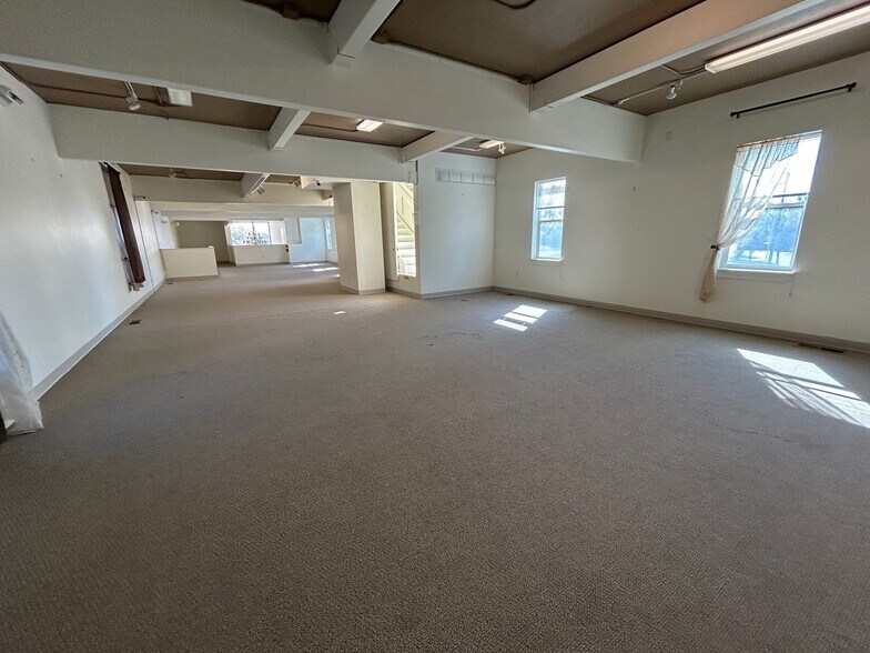 More Photos Of 650 E Fairview Ave, Meridian Storefront Retail Office For Sale