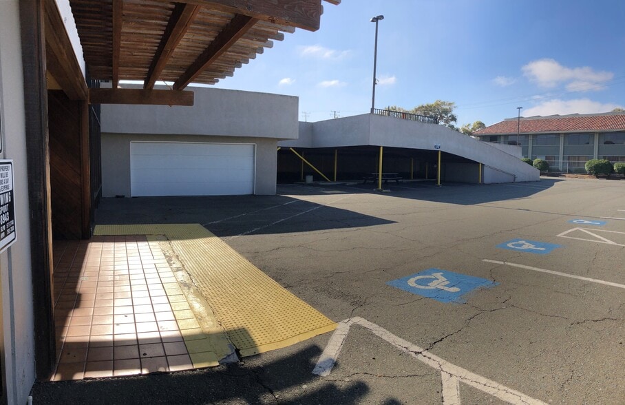 More Photos Of 7717 Edgewater Dr, Oakland Office For Sale