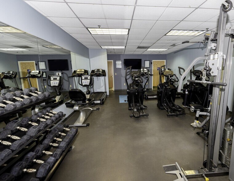 More Photos Of 12 Christopher Way, Eatontown Office For Lease