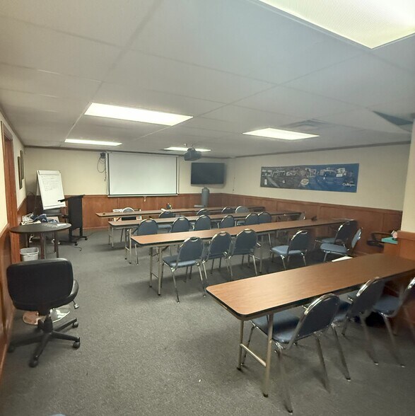 More Photos Of 505 Yager Ln W, Austin Warehouse For Lease