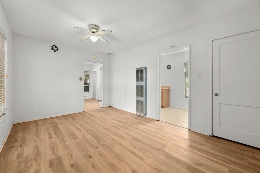 More Photos Of 1302 Norwalk Ln, Austin Apartments For Sale