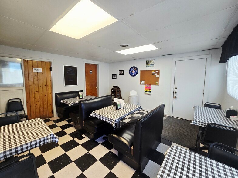 More Photos Of 301 Main St, Fairfax Fast Food For Sale