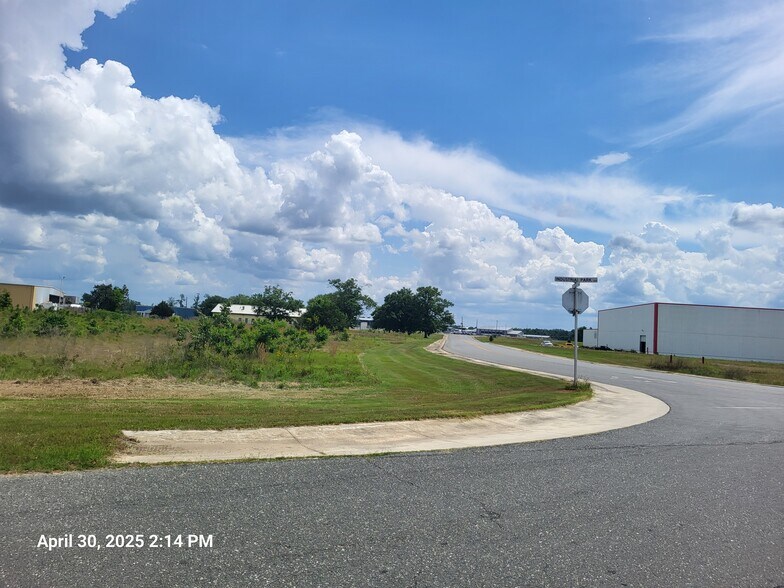 More Photos Of 3525 Russell Rd, Marianna Daycare Center For Sale