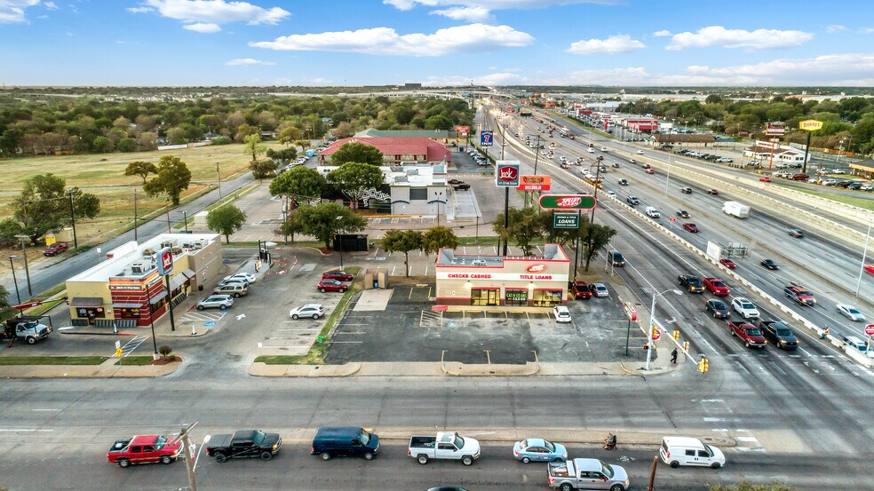 More Photos Of 800 E Seminary Dr, Fort Worth Storefront For Sale