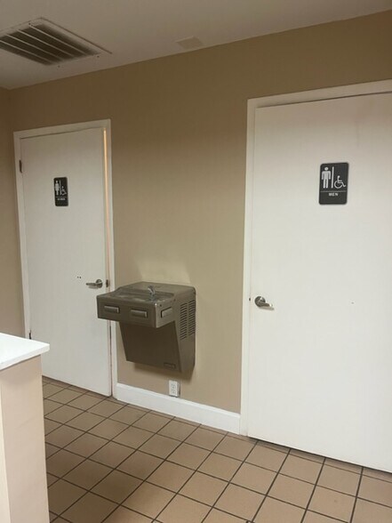 More Photos Of 7715 Lem Turner Rd, Jacksonville Auto Repair For Sale