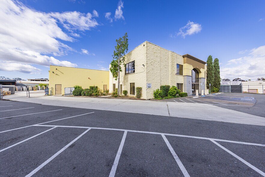 More Photos Of 7992 Miramar Rd, San Diego Manufacturing For Lease