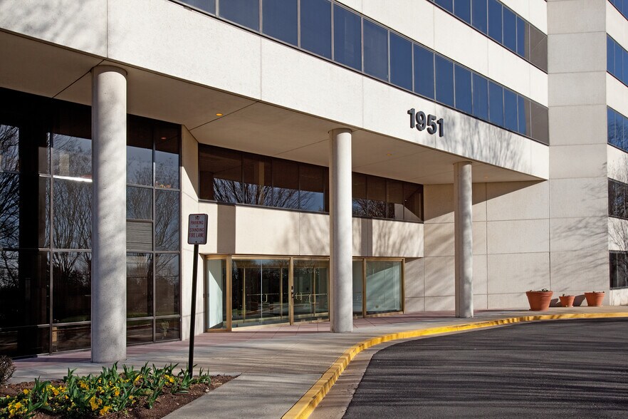 More Photos Of 1951 Kidwell Dr, Vienna Office For Lease