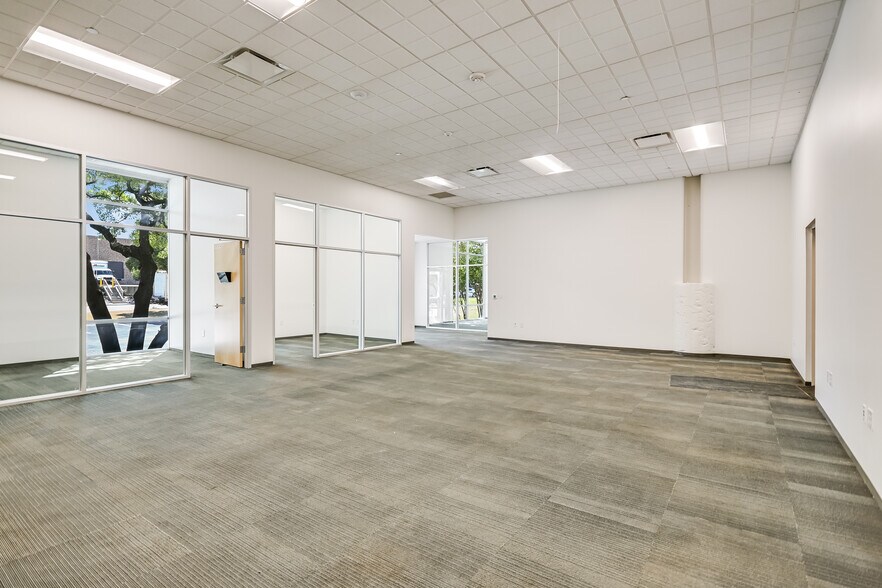 More Photos Of 10420 Metric Blvd, Austin Warehouse For Lease