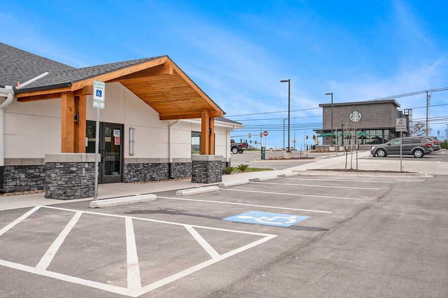 More Photos Of 9361-9369 W 75th St, Overland Park Office For Lease
