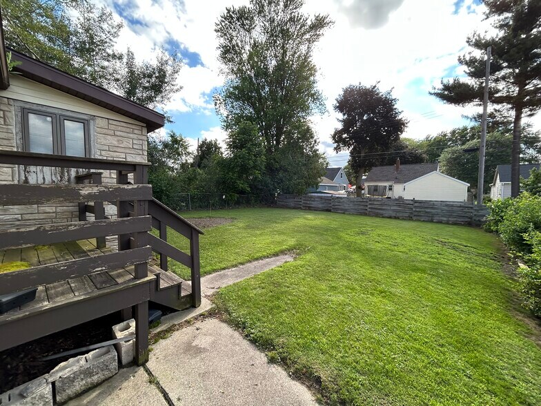 More Photos Of 802 S Military Ave, Green Bay Freestanding For Sale