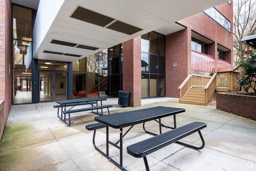 More Photos Of 2809 Emerywood Pky, Richmond Office For Lease