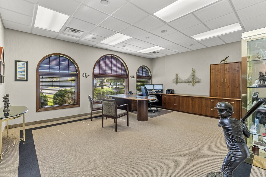 More Photos Of 33 Hiram St, Lake Orion Medical For Lease