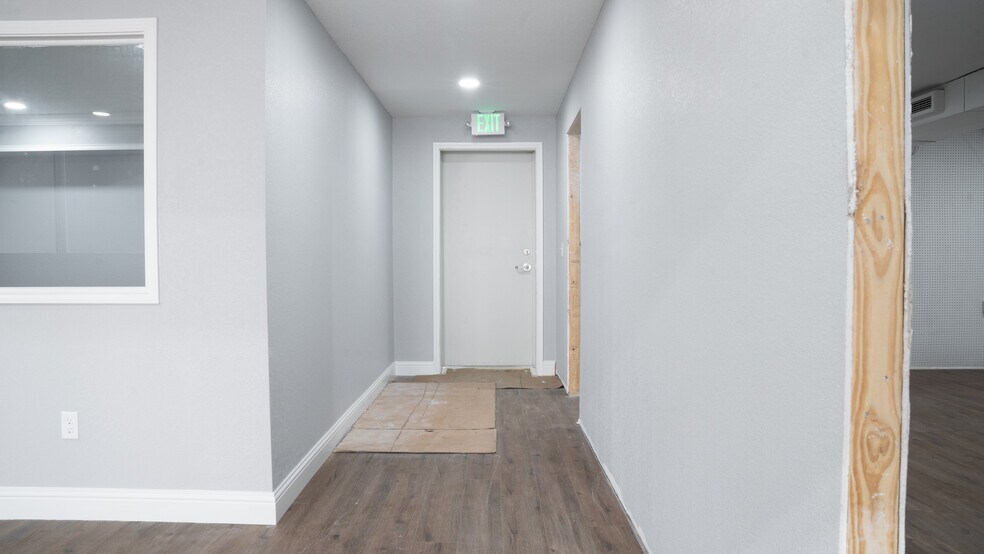 More Photos Of 106 E Main St, Kilgore Freestanding For Lease