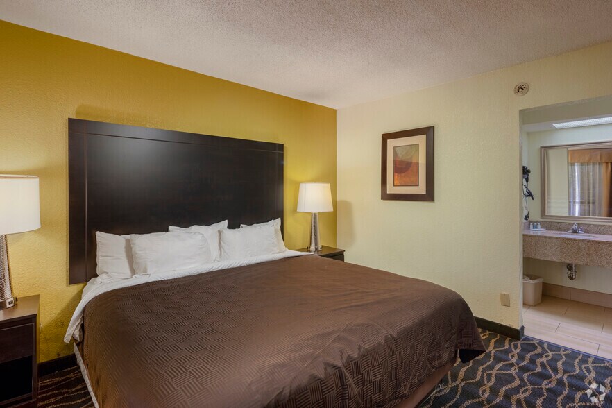 More Photos Of 500 Chris Dr, West Columbia Hotel For Sale