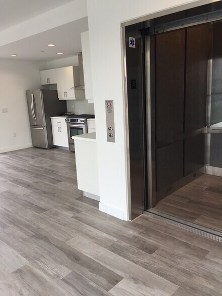 More Photos Of 600 S La Brea Ave, Los Angeles Storefront Retail Residential For Sale