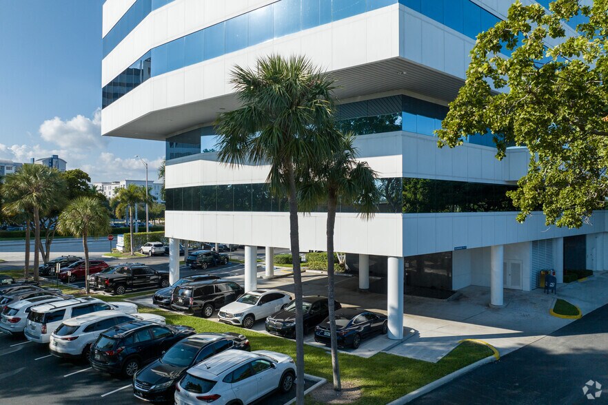 More Photos Of 6550 N Federal Hwy, Fort Lauderdale Office For Lease