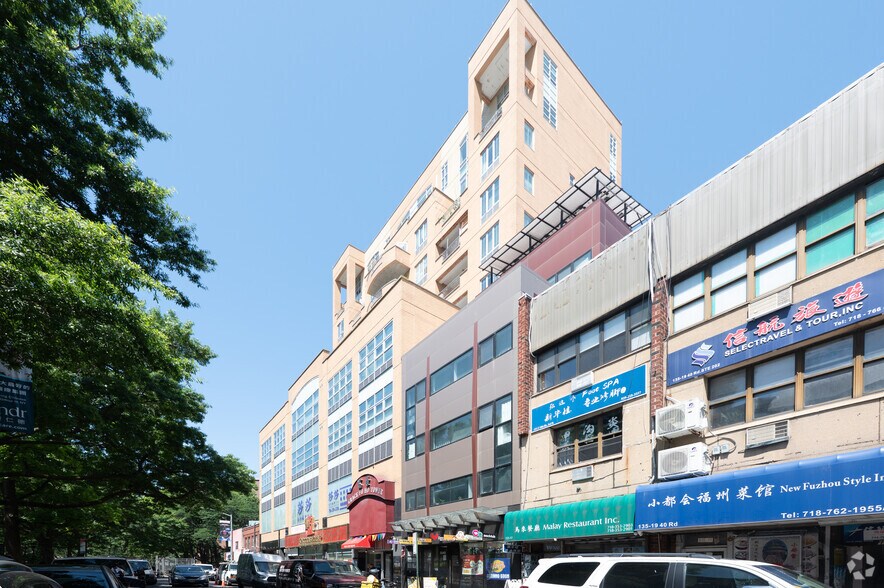 More Photos Of 13511 40th Rd, Flushing Apartments For Lease