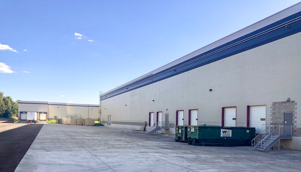 More Photos Of 101 French Rd, Cheektowaga Distribution For Lease