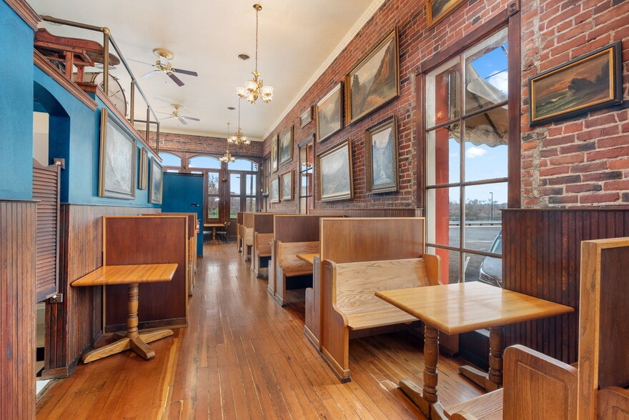 More Photos Of 205 Court St, The Dalles Restaurant For Sale