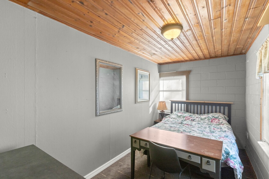 More Photos Of 6808 Lake Griffin Rd, Lady Lake Hotel For Sale