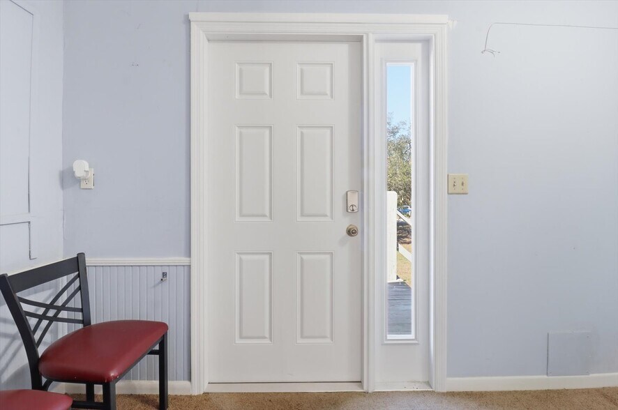 More Photos Of 823 NE 5th St, Crystal River Office For Sale