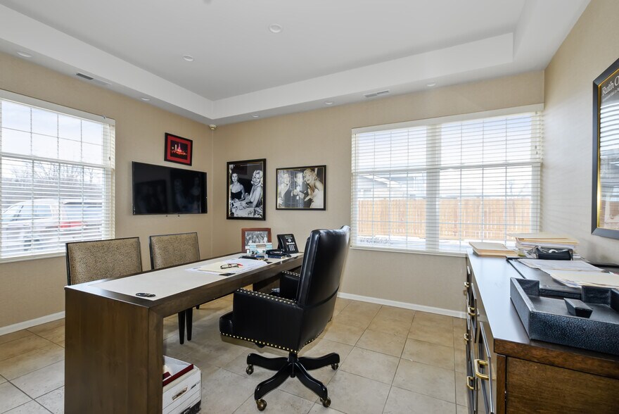 More Photos Of 15859 Ridgeland Ave, Oak Forest Office For Lease