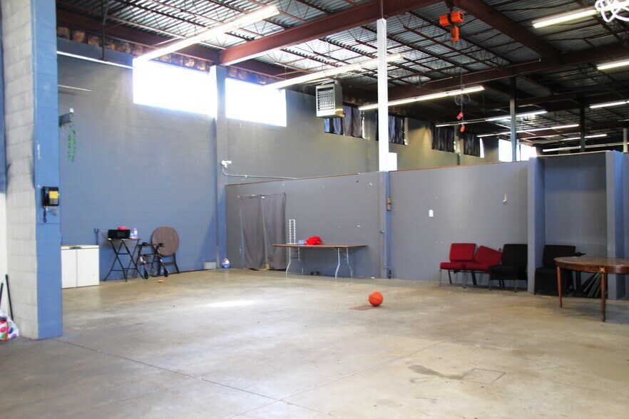 More Photos Of 30 Montowese Ave, North Haven Warehouse For Lease