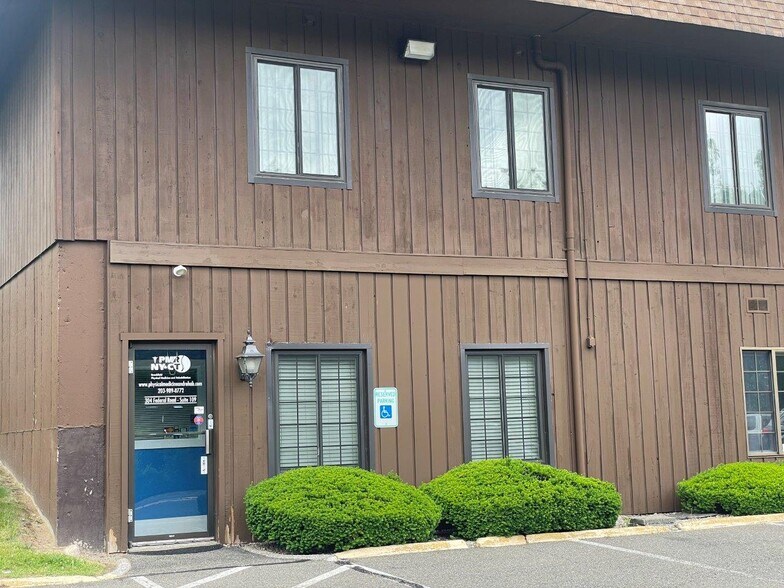 More Photos Of 304 Federal Rd, Brookfield Office For Lease