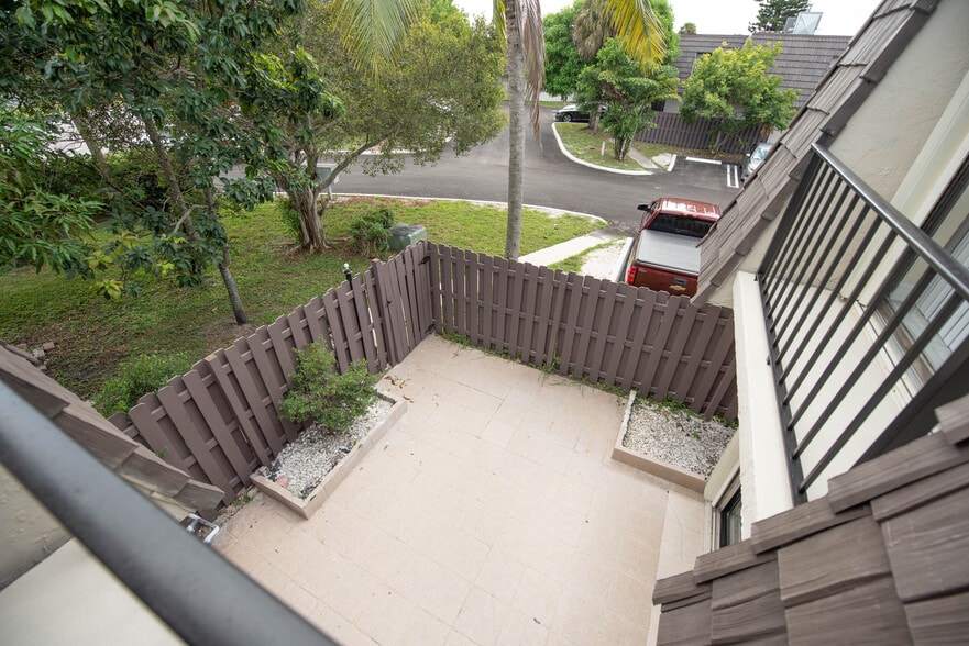 More Photos Of 1845 N Congress Ave, West Palm Beach Multifamily For Sale