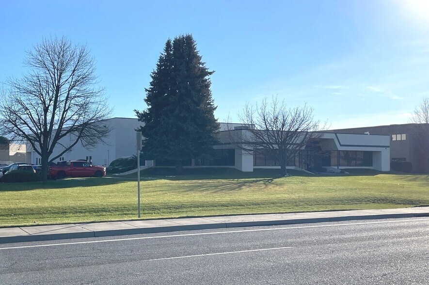 Primary Photo Of 22924 E Appleway Ave, Liberty Lake Manufacturing For Lease