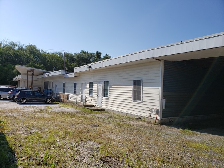 More Photos Of 8422 Ballew Ave, College Park Warehouse For Lease