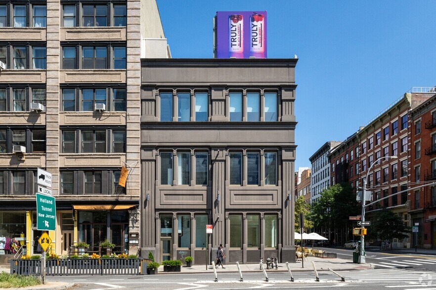 More Photos Of 372 W Broadway, New York Storefront Retail Office For Lease