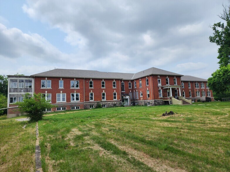 More Photos Of 2940 Cambria Rd, Hillsdale Apartments For Sale