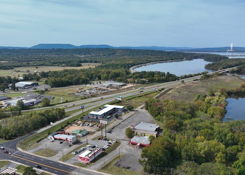 More Photos Of 2807 N Arkanasas Ave, Russellville General Retail For Sale