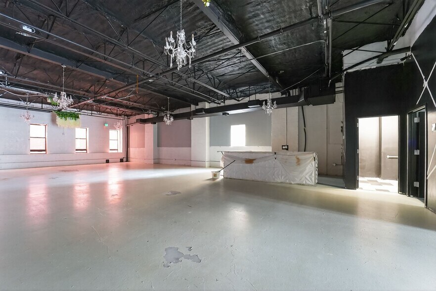 More Photos Of 404 E Baltimore St, Baltimore Storefront Retail Office For Lease