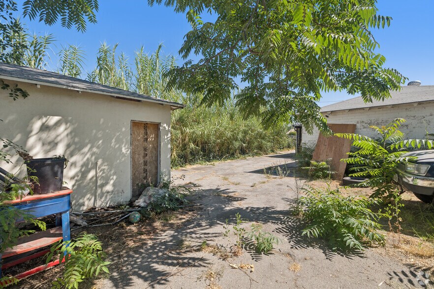 More Photos Of 11523 Sproule Ave, Pacoima Land For Sale