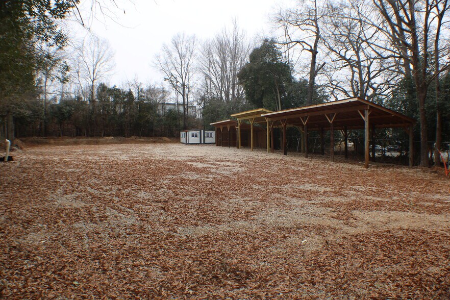 More Photos Of 1239 Industrial Dr, Matthews Land For Lease