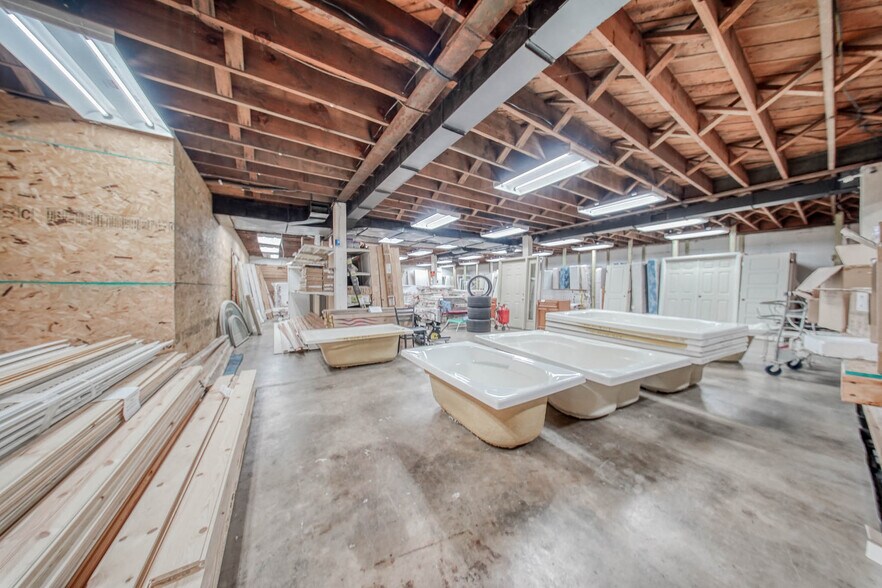 More Photos Of 105 E Walnut St, Houston Freestanding For Sale