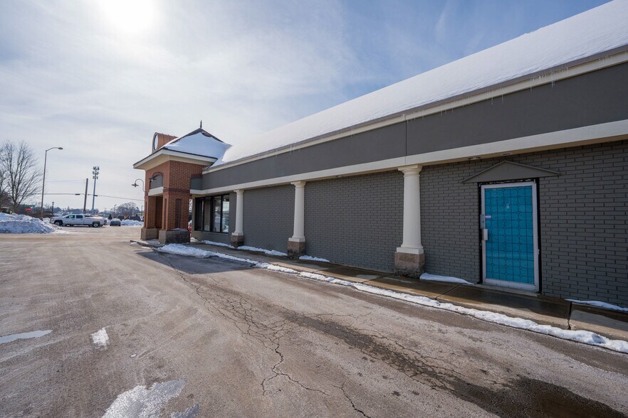 More Photos Of 2800-2830 Fishinger Rd, Upper Arlington Storefront For Lease