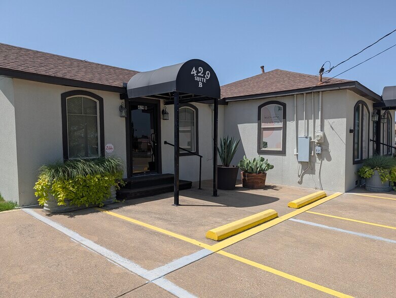 More Photos Of 429 N State Highway 342, Red Oak Office For Sale