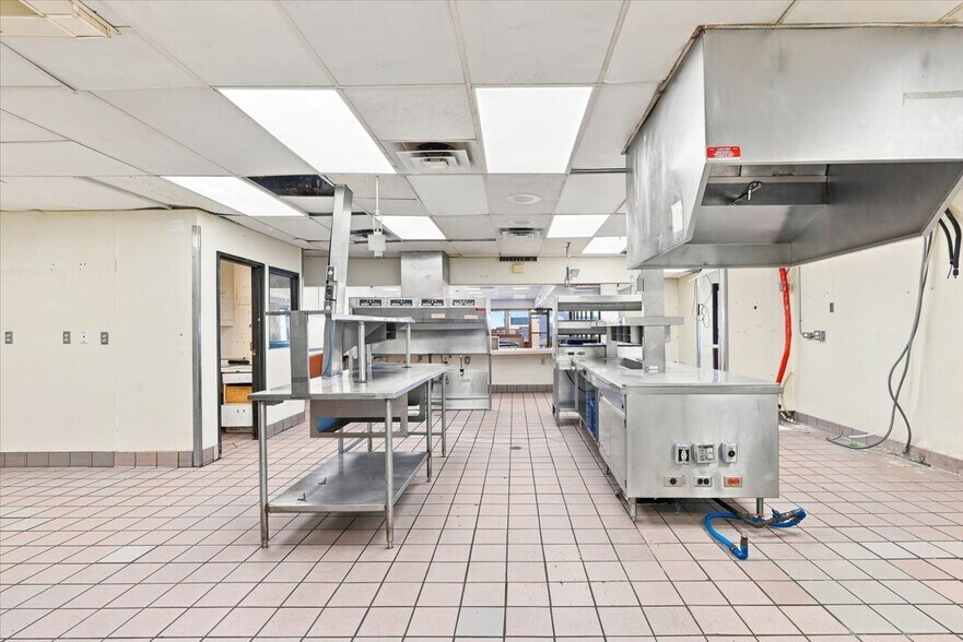 More Photos Of 1410 N Broadway St, Red Oak Fast Food For Lease